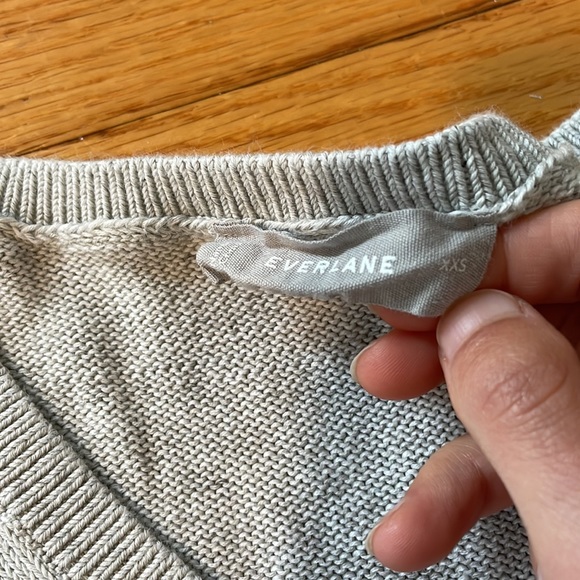 Everlane Soft Cotton V-Neck in Heather Grey | XXS - Picture 6 of 8